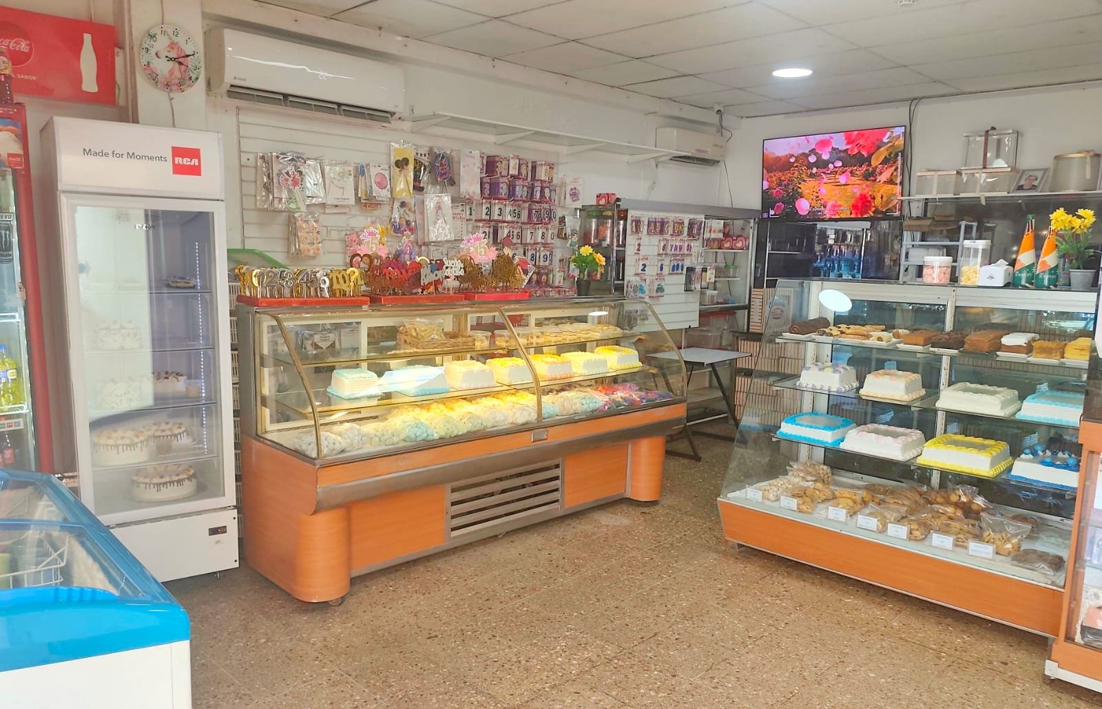 Interior de Pastelería Española Manta